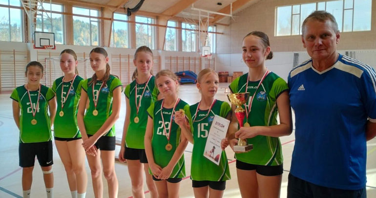 Złote medale w piłce koszykowej dziewcząt klas V/VI 