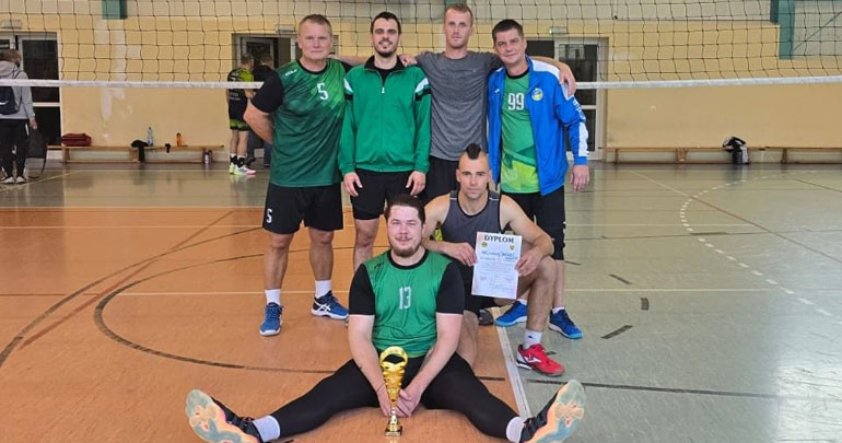 Janowiccy siatkarze brązowymi medalistami strefy jeleniogórskiej 