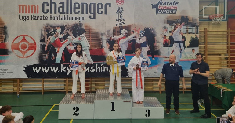 Medale w zawodach karate kontaktowym 