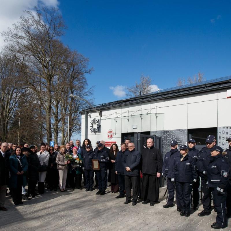 Uroczyste otwarcie posterunku Policji w Janowicach Wielkich 