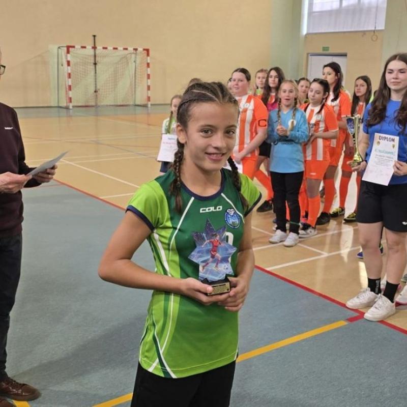 Medale dziewcząt w piłce nożnej 