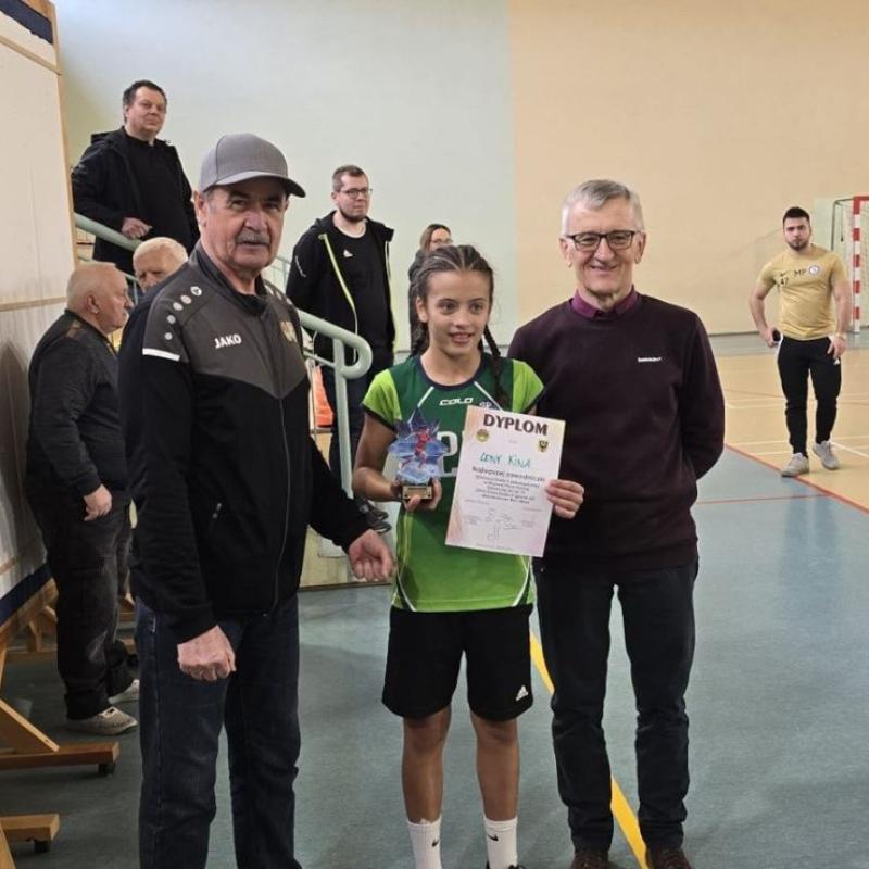 Medale dziewcząt w piłce nożnej 