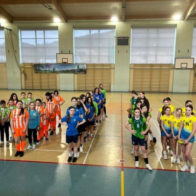 Medale dziewcząt w piłce nożnej 