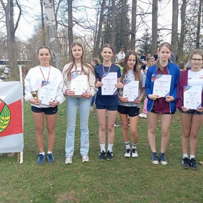 Szkolni medaliści Mistrzostw Powiatu Karkonoskiego w biegach przełajowych 2026